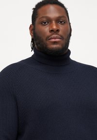 Jack & Jones JJPANNEL ROLL NECK - Pulóver - navy
