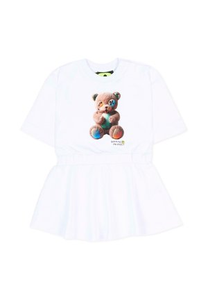 Robe blanche à manches courtes avec un dessin d'ours en peluche présentant des yeux patchwork colorés et des pattes peintes, portant l'inscription "Barrow Friendly" sur le devant.