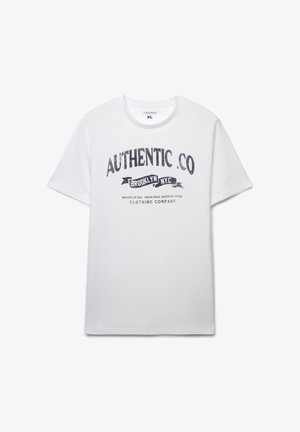 Biały bawełniany t-shirt z niebieskim nadrukiem graficznym z tekstem "AUTHENTIC CO" i "BROOKLYN NYC" w stylu vintage. Krótkie rękawy, regularny krój.
