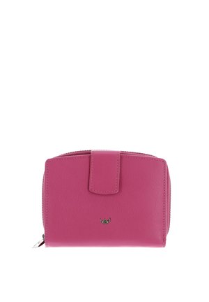 Portefeuille en cuir rose avec fermeture à pression à l'avant, petit emblème métallique et compartiment zippé sur fond blanc uni.