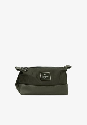 Pequeño neceser rectangular de color verde oscuro con cierre de cremallera y el logo de Pepe Jeans London en el panel frontal.