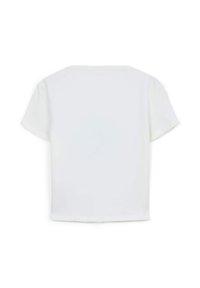 T-shirt a maniche corte, colletto girocollo in tessuto bianco uniforme. Texture liscia, vestibilità rilassata, dettagli di cucitura minimi e orlo arrotondato.