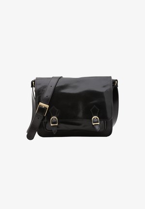 Borsa a tracolla in pelle nera con finitura lucida, dotata di hardware in tono oro, due dettagli con fibbia sul davanti e tracolla regolabile.