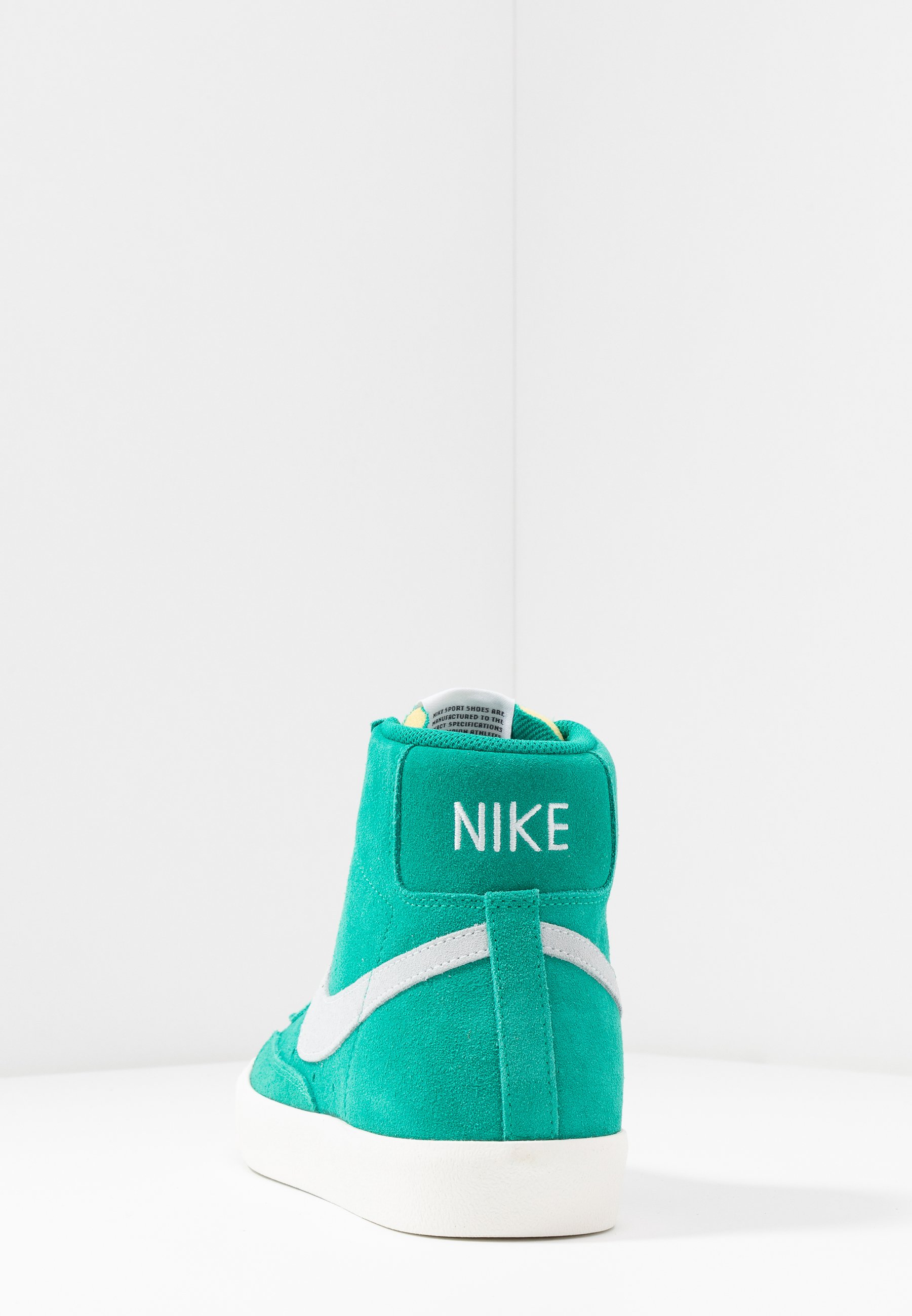 nike blazer mid 77 platinum