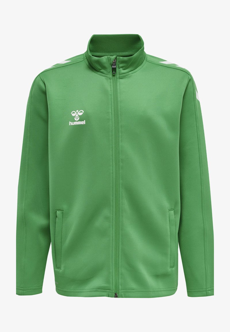 Giacca sportiva verde in tessuto morbido, con colletto alto, chiusura zip, due tasche laterali e logo e dettagli bianchi Hummel.