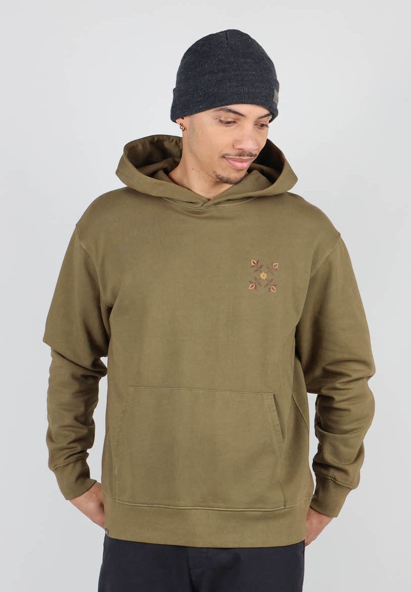 Hoodie vert olive en tissu doux, avec une poche avant et un petit motif floral dans des couleurs pastel sur la poitrine. Coupe classique.