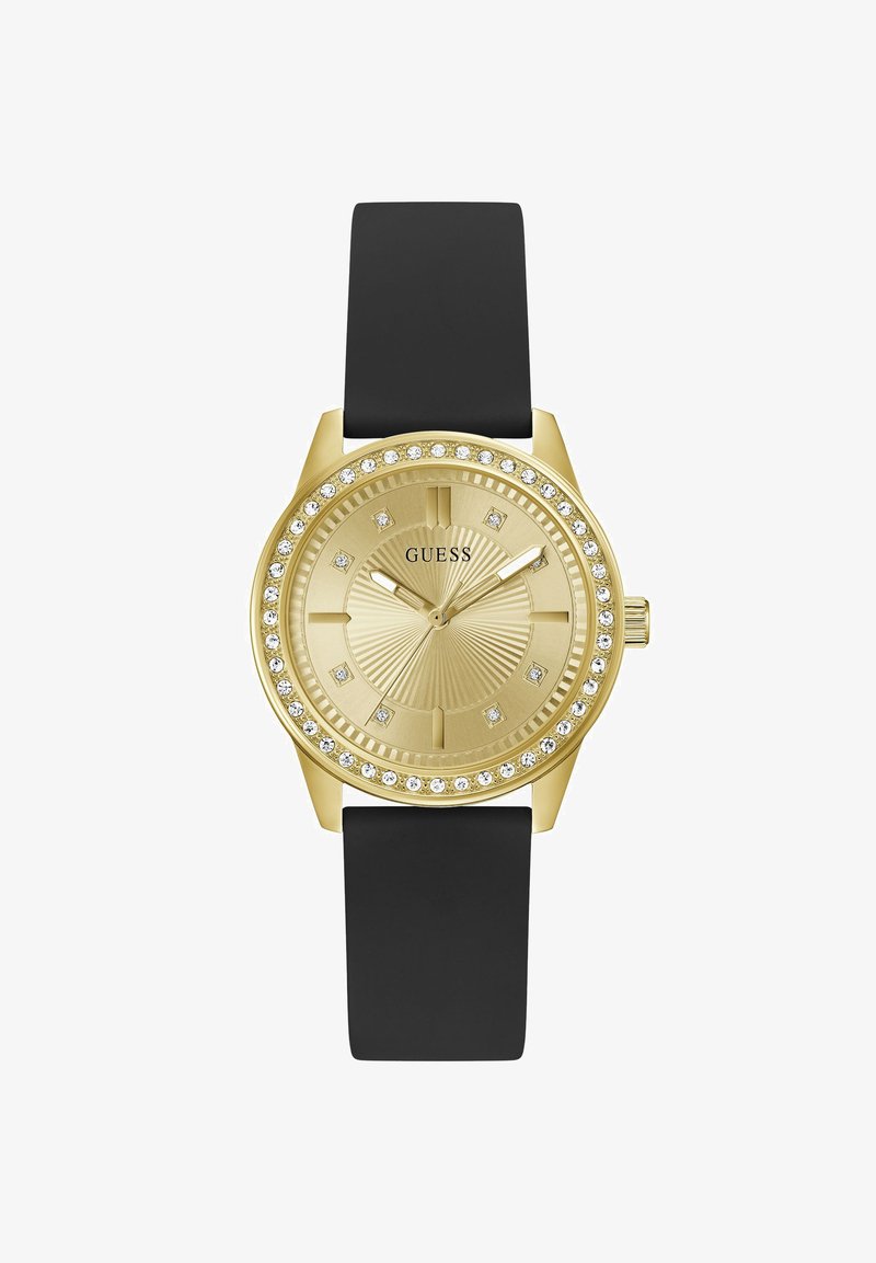 Ρολόι χειρός Guess σε χρυσή απόχρωση με στεφάνη διακοσμημένη με κρύσταλλα, καντράν με εφέ ήλιου, μίνιμαλ δείκτες και μαύρο λουράκι σιλικόνης, δείχνει ώρα 10:15:45.
