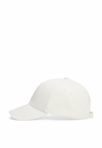 Gorra de béisbol blanca de algodón con visera curva, correa ajustable en la parte posterior y seis agujeros de ventilación en la corona. Diseño simple.