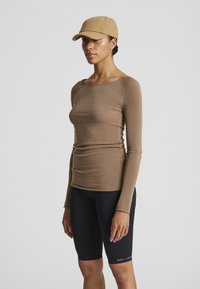 GAI+LISVA - AMALIE SOLID - T-shirt à manches longues - wood smoke Image miniature 1