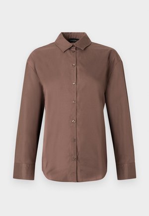 Καφέ βαμβακερό πουκάμισο με κουμπιά, μακριά μανίκια, κλασικό γιακά και κούμπωμα μπροστά, με λεία υφή και εφαρμοστή γραμμή.