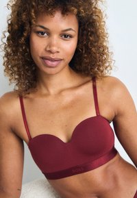 BOSS WIRELESS BEA - Push up -rintaliivit - medium red