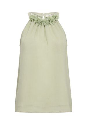 Blusa senza maniche di un verde chiaro con scollatura arricciata decorata da fiori di stoffa; tessuto morbido e leggero con un design fluido.
