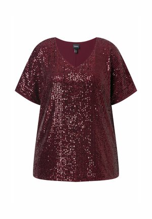 Top bordeaux a maniche corte coperto di paillettes, con scollatura a V e un fit morbido, caratterizzato da una superficie testurizzata che riflette la luce.