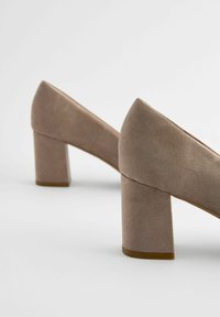 Next FOREVER COMFORT SQUARE TOE COURT REGULAR WIDE FIT - Klassieke pumps - mink brown