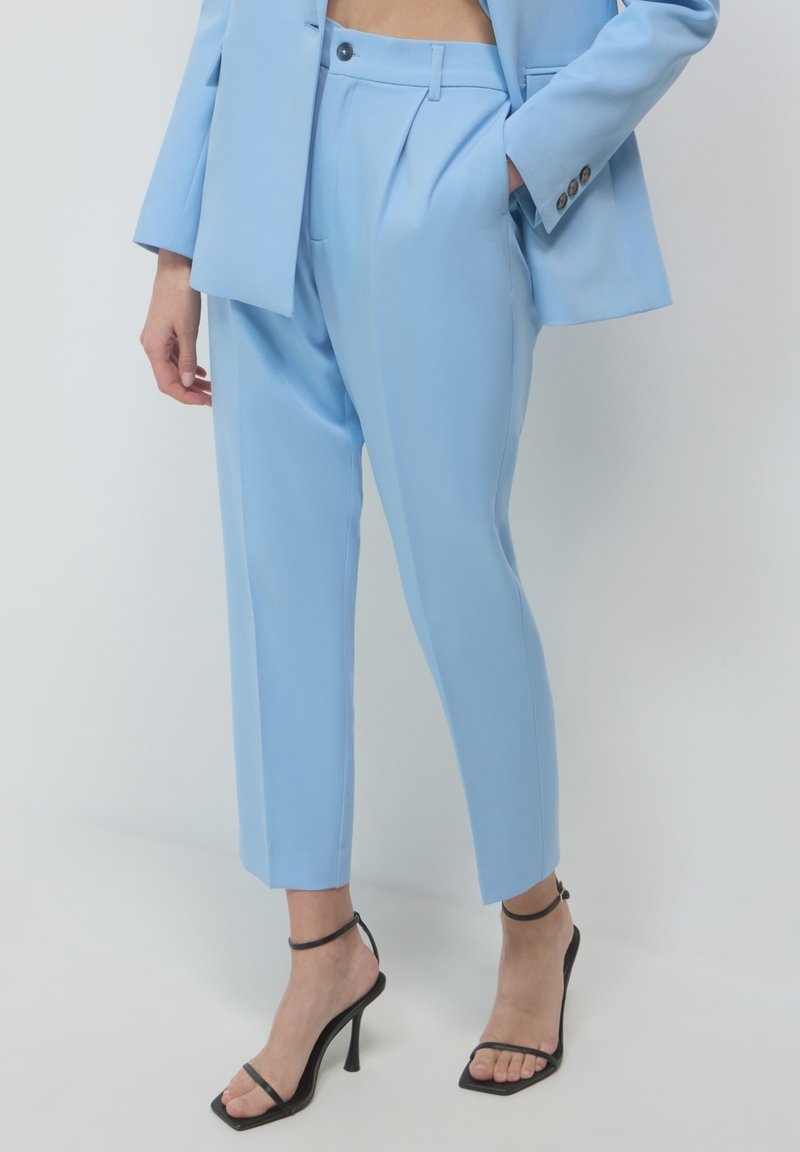 Calliope TINTA UNITA - Trousers - celeste medio/blue - Zalando