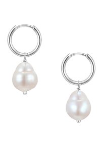 Sidabrinės kabės auskarai su netaisyklingais baltais perlų lašais, pasižymintys lygiu, blizgiu paviršiumi ir nedideliais formos bei dydžio pokyčiais.