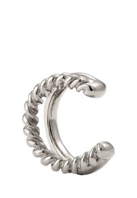 Silverfärgad ring med en tvinnad repdesign, öppen i ändarna med rundade spetsar, som visar en slät, reflekterande yta.