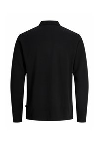 Polo noir à manches longues vu de dos avec un petit col et un design simple sur fond blanc.