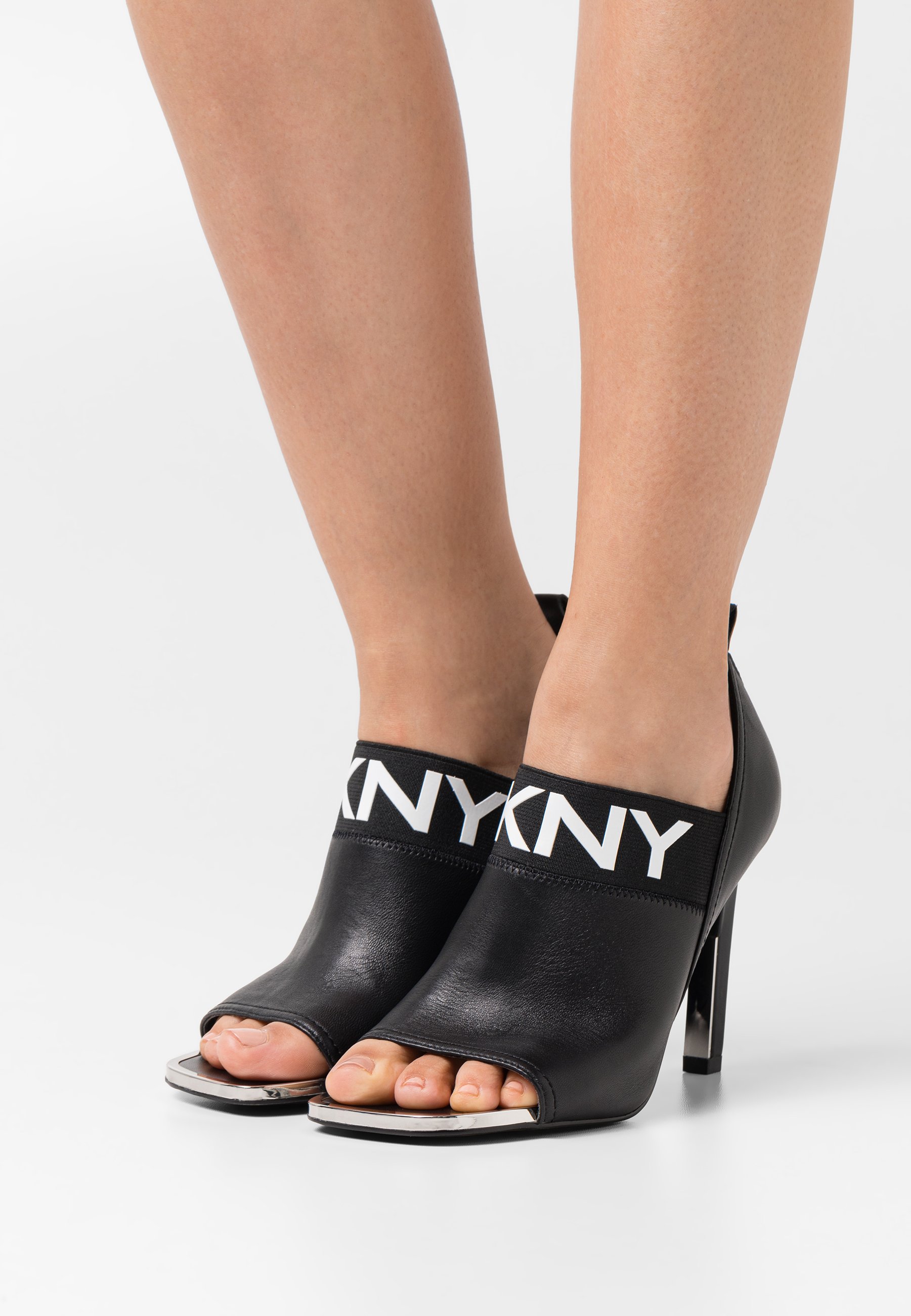 Dkny Alvin Peep Toe High Heeled Ankle Boots Black White Black Zalando De Dkny Alvin Peep Toe High Heeled Ankle Boots Black White Black Zalando De