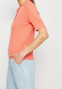 Esprit Collection Triko s potiskem - coral