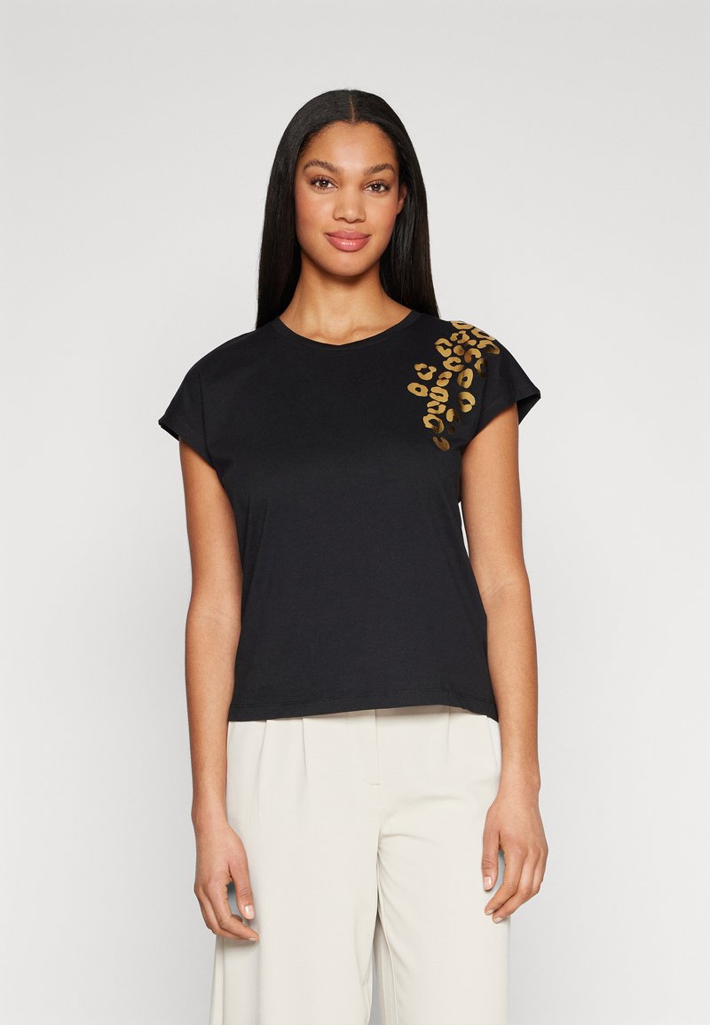 Vero Moda - VMFITA AVA TOP BOX  - Potiskana majica - black print/gold foil leo, Povečajte