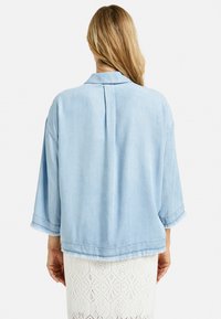 Smith&Soul CROPPED MIT KLAPPENTASCHEN - Button-down blouse - denim