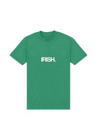Zelené bavlněné tričko s bílým nápisem "IRISH.", kulatým výstřihem a krátkými rukávy. Hladká textura bez viditelných vzorů.