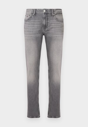 Jeans in denim grigio con gamba dritta, caratterizzati da una lavatura sbiadita, cinque tasche e chiusura con bottone di metallo. Cuciture a contrasto visibili.