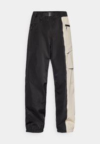 Sélectionné, basic black