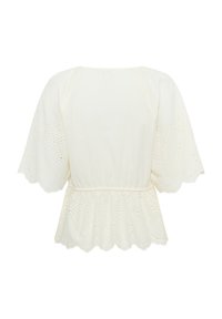 Hvid bluse med brede, korte ærmer og peplum talje. Har udskårne broderidetaljer og en scalloped kant. Blødt stof.