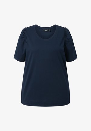 Laivastonsininen naisten lyhythihainen paita pyöreällä pääntiellä ja olkasaumoissa olevilla poimutuksilla.