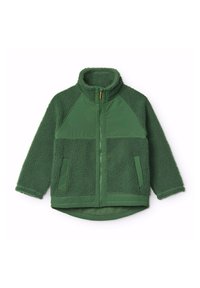 Giacca in pile verde con colletto alto, chiusura zip frontale e due tasche anteriori. Presenta un corpo testurizzato e tessuto liscio sulle spalle.