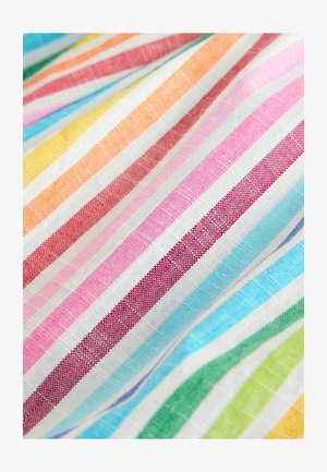 Többszínű csíkos szövet piros, rózsaszín, narancssárga, kék és zöld árnyalatokkal. A textúra szövöttnek tűnik, egyenletes, keskeny csíkokkal.
