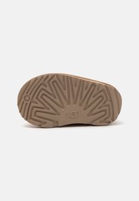 UGG TASMAN II UNISEX - Clogs - driftwood