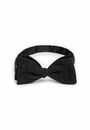 Sort butterfly-slips lavet af struktureret stof med et paisley-mønster. Den har et glat rem til sikker fastgørelse.