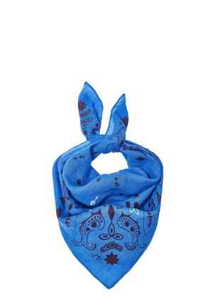 Bandana bleu avec des motifs floraux et cachemire bleu foncé, plié et noué en haut.