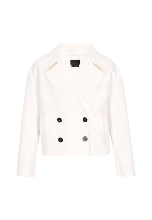 Witte cropped jas met een dubbelknoops ontwerp, voorzien van zwarte knopen en een reverskraag. Glad oppervlak en een getailleerde pasvorm.