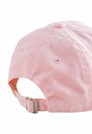 Roosa puuvillane müts, millel on ümar kuju, ülemine nupp, ventilatsiooniavad ja reguleeritav metallist kinniti taga.