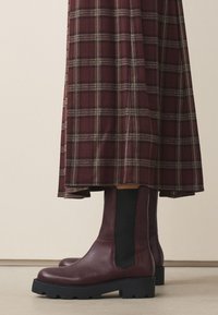 Next Enkellaarsjes met plateauzool - burgundy red leather