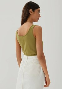 someday. SOFT SLIM FIT - Top - green moss