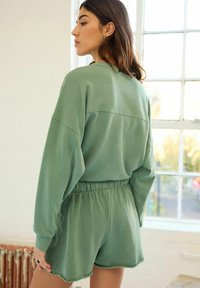 Next RAW EDGE REGULAR FIT - Shorts - dark green