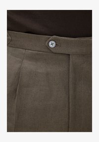 Unausgewählt, army green