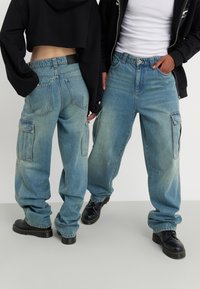 YOURTURN UNISEX - Calças de ganga largas - blue denim