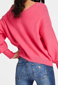Guess Sweter