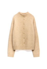 Cardigan beige en tricot avec un col haut, fermeture à boutons sur toute la longueur et ourlet côtelé. Présente une texture douce et une coupe décontractée.