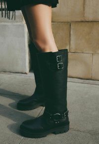 Next Batai su platforma - mottled black