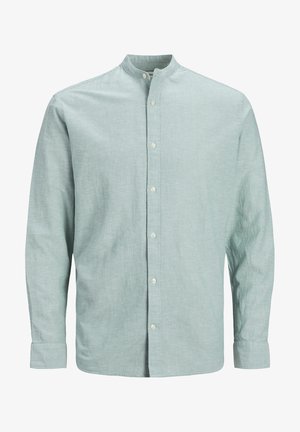 Jasnozielona lniana koszula z kołnierzykiem typu band, z zapięciem na guziki z przodu i długimi rękawami. Miękka tekstura, casualowy design, minimalne detale.