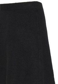 Zwarte wollen rok met een geribbelde tailleband, voorzien van een zachte textuur en een uitlopende ontwerp. Zijnaad-details zorgen voor subtiele interesse.