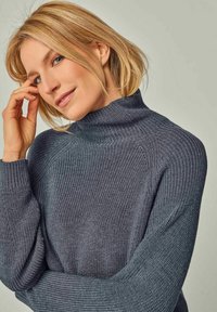 YOU LOOK PERFECT EVE - MERINO KNIT SWEATER WITH STAND-UP COLLAR - Strickpullover - anthrazit