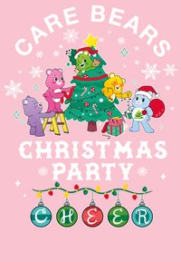 Bunte Illustration von Care Bears, die einen Weihnachtsbaum schmücken, mit Ornamenten und Geschenken, vor einem rosa Hintergrund. Text: "Weihnachtsfeier Freude."